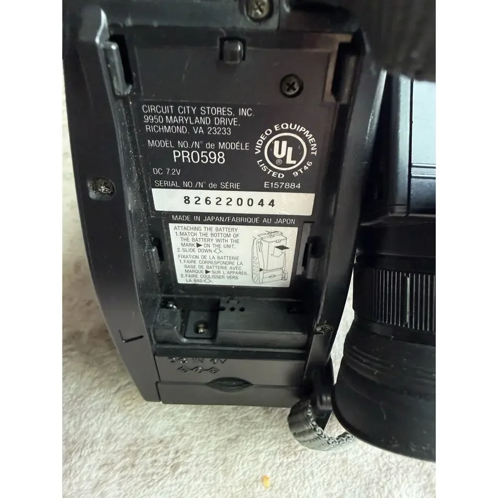ProScan PRO598 8mm Camcorder 32X Zoom Battery Charger Remote Bag Powers On